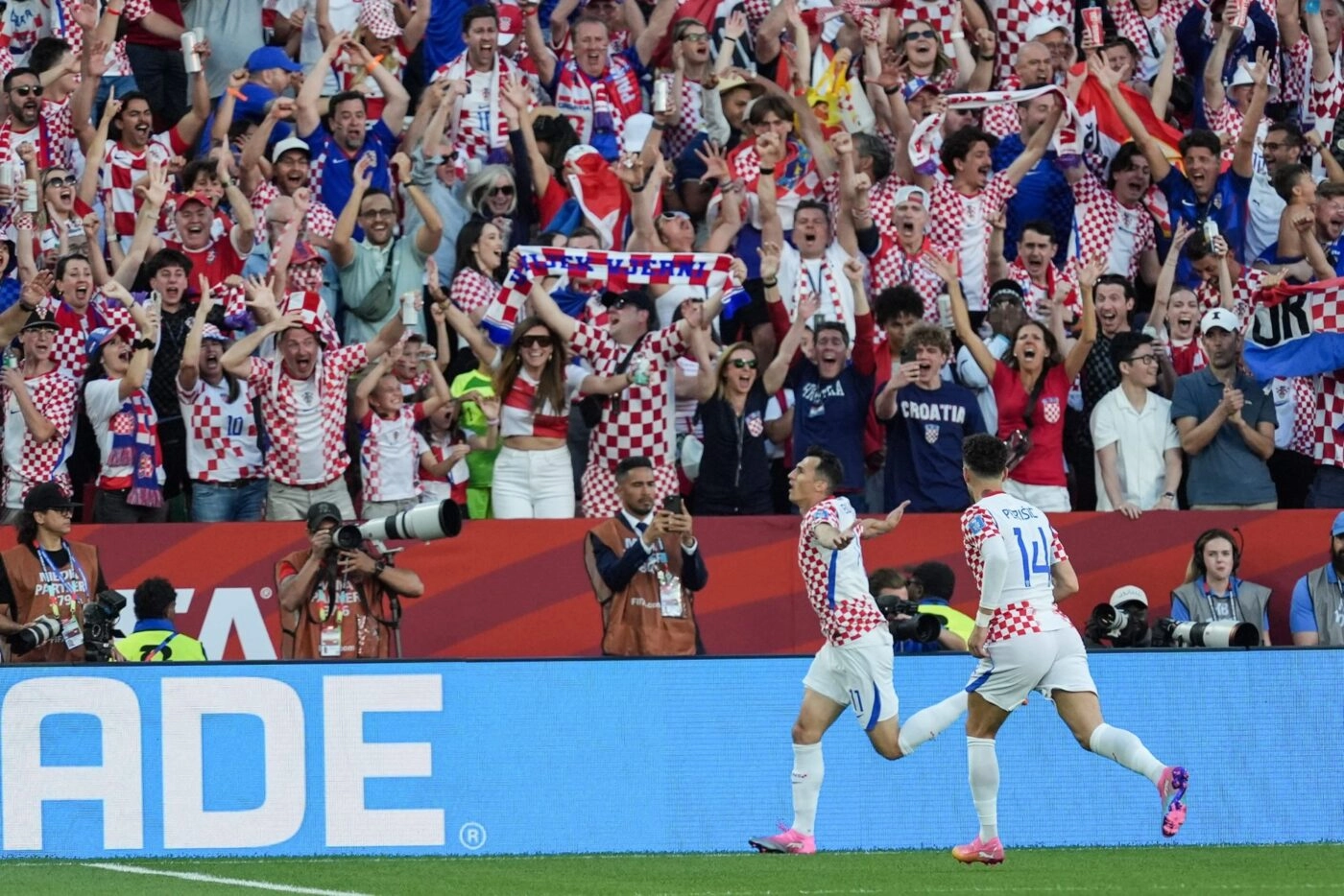 Croatia bắt buộc phải giành trọn vẹn 3 điểm để trực tiếp vượt mặt Ghana