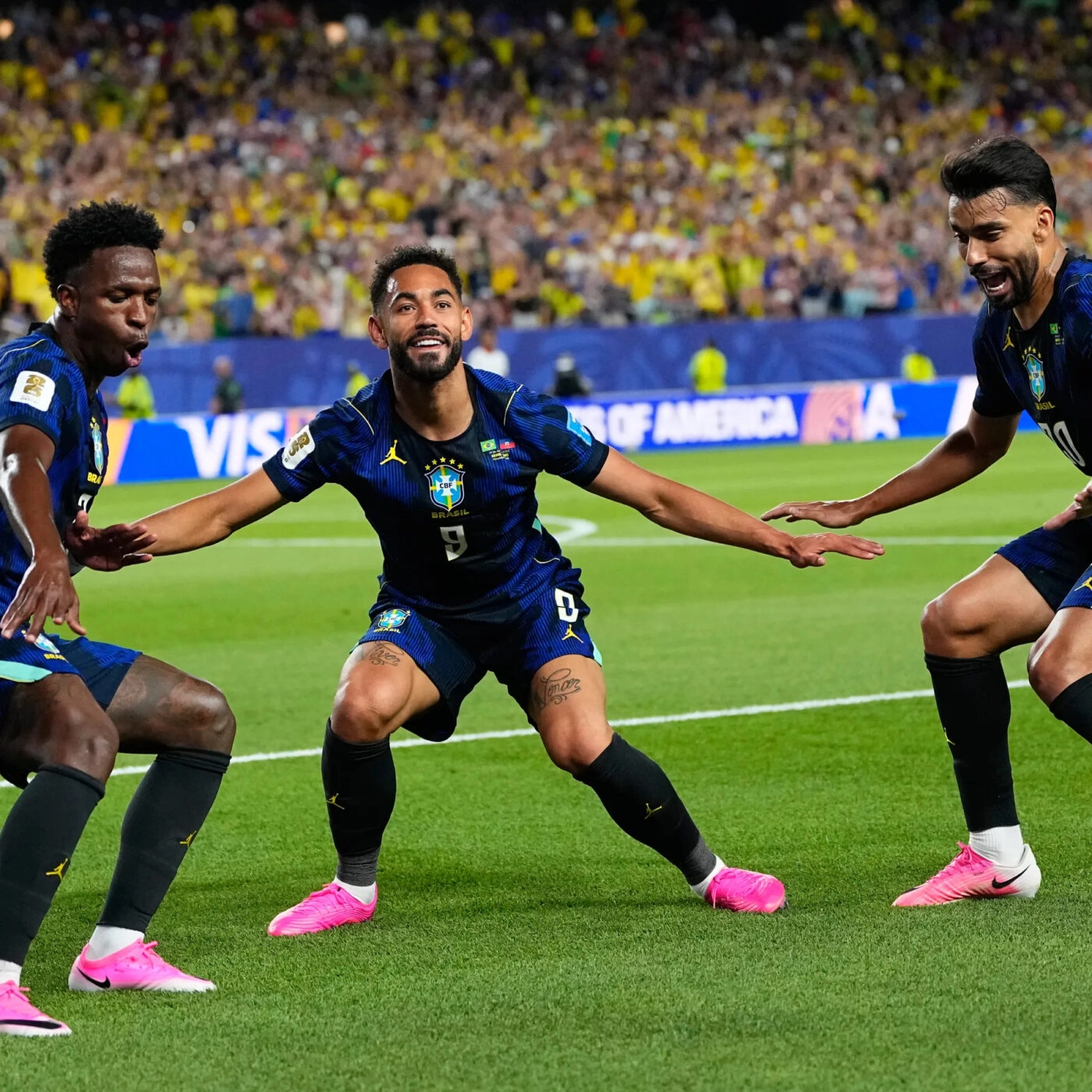 Brazil sở hữu lối đá tấn công áp đặt tầm cao và cực kỳ lạnh lùng trong khâu dứt điểm